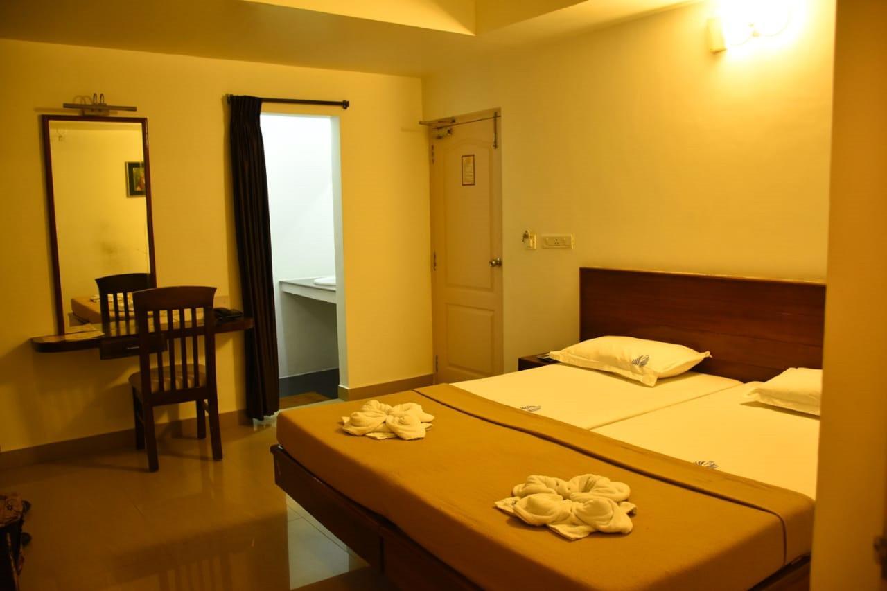 Hotel Palacial Pondi Ποντισερί Εξωτερικό φωτογραφία
