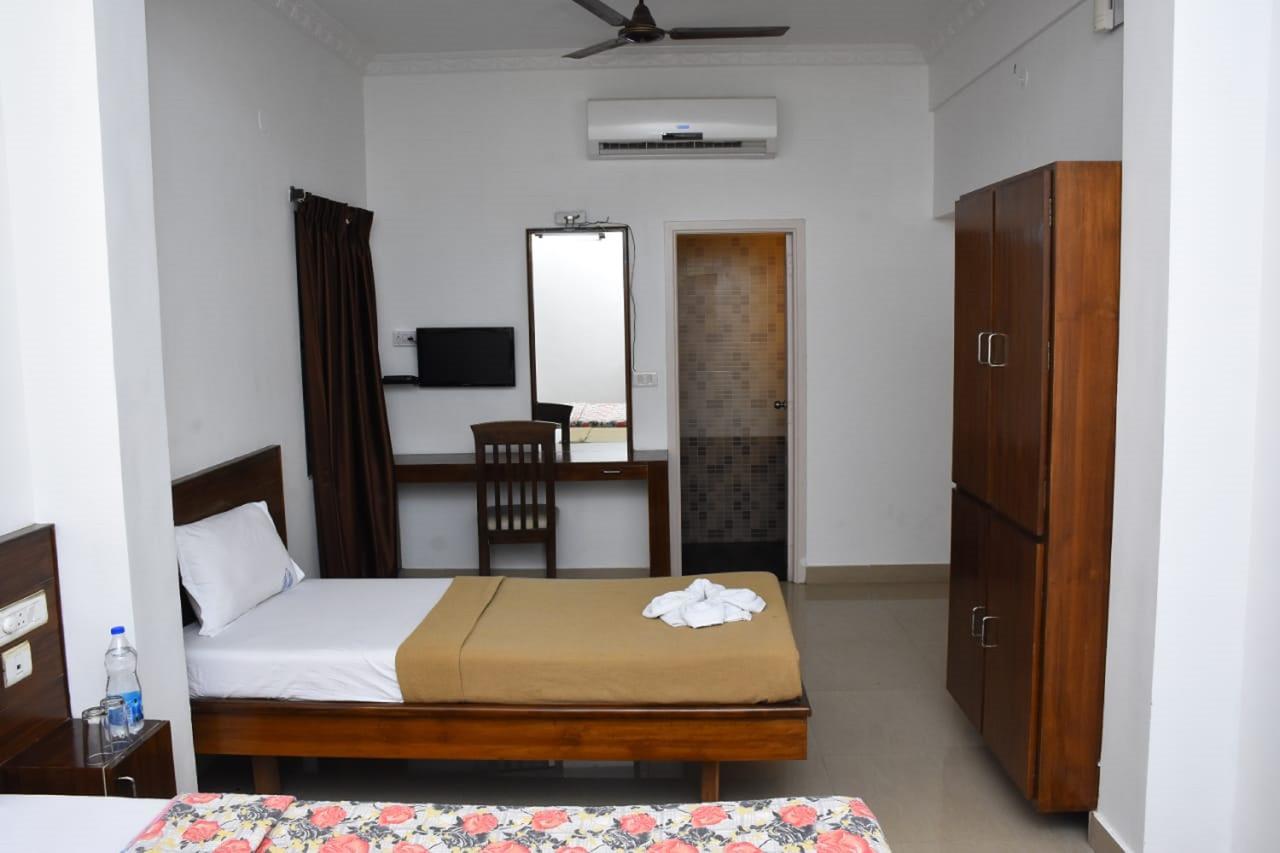 Hotel Palacial Pondi Ποντισερί Εξωτερικό φωτογραφία