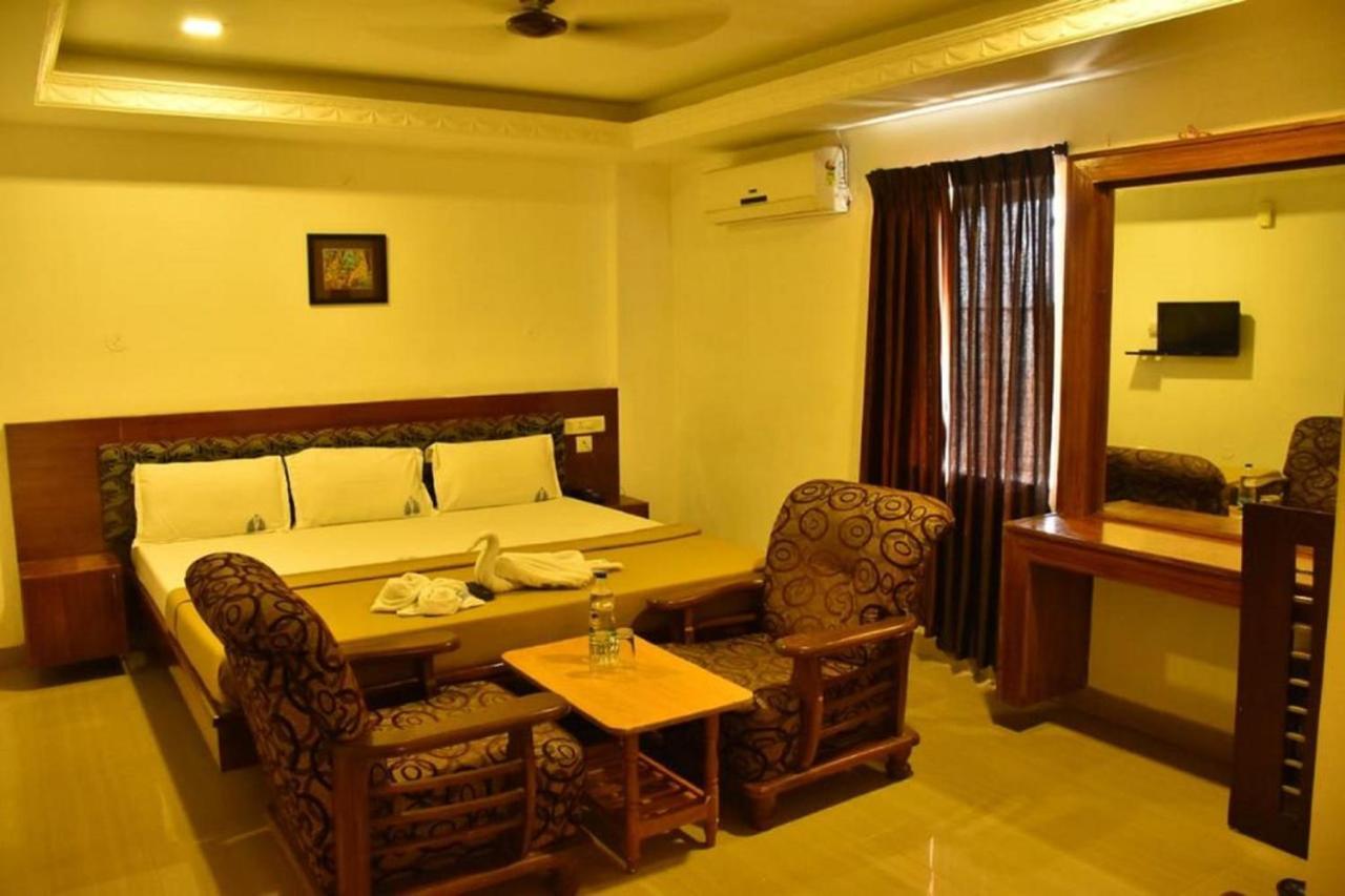 Hotel Palacial Pondi Ποντισερί Εξωτερικό φωτογραφία